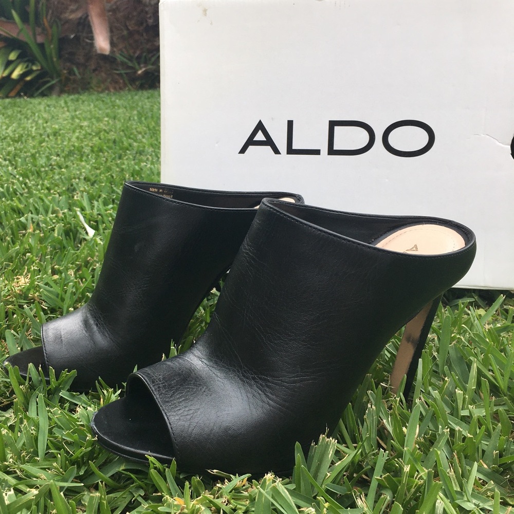 Black slip on toe peek heels